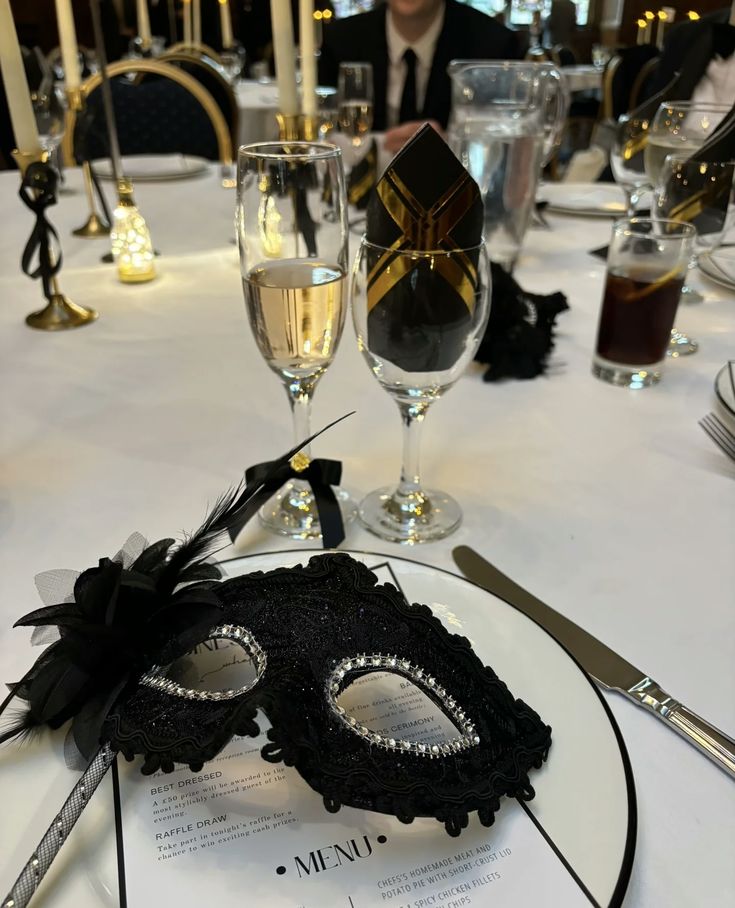 Giovedì 5 Feb ore 21.00 - Maschere Couture