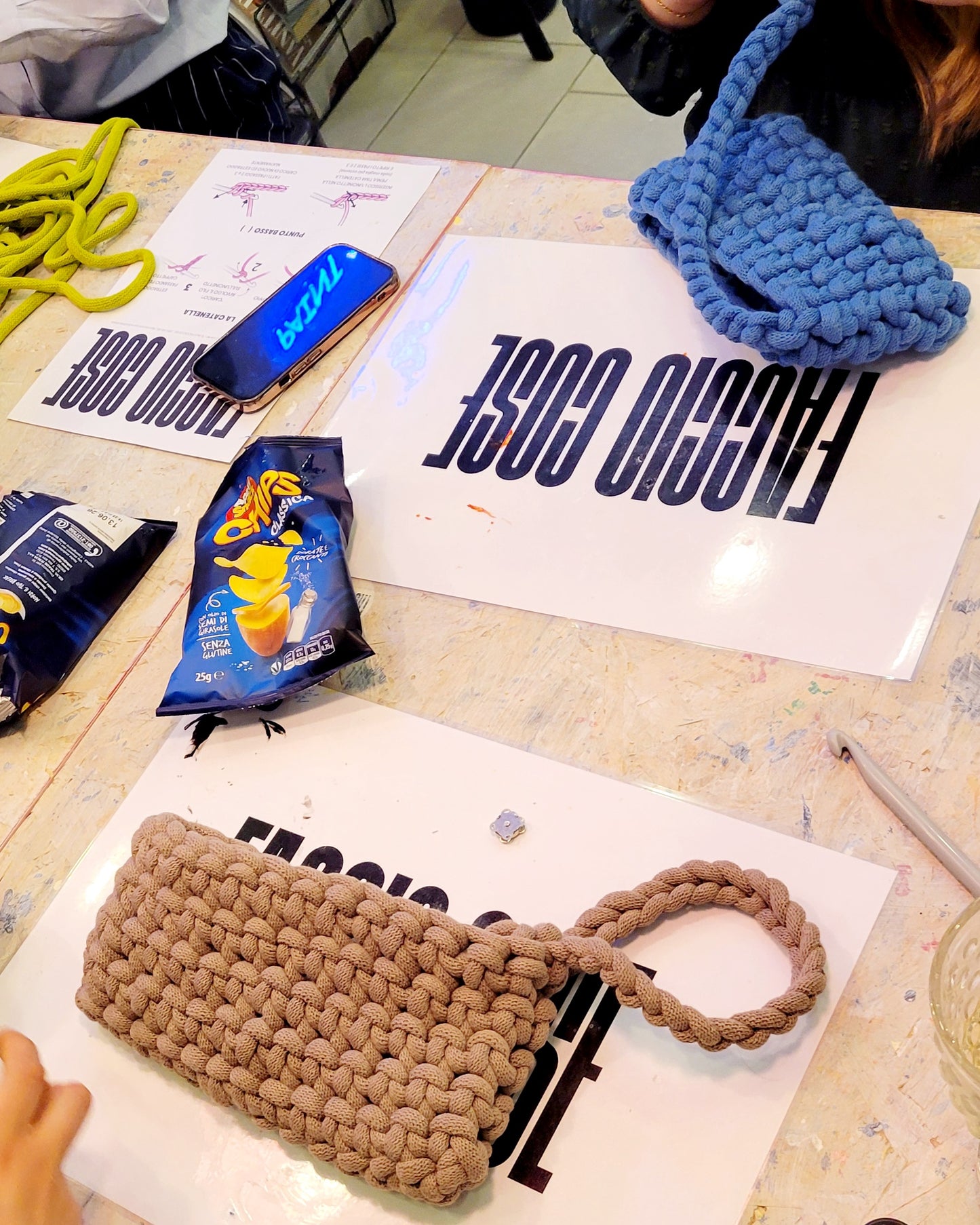 Giovedì 28 Mag ore 21.00 - Uncinetto: Pochette